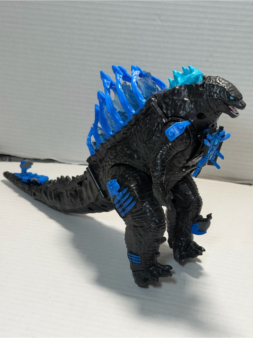 Titan Tech GODZILLA MonsterVerse DELUXE 8" Transforming to Armored 2022